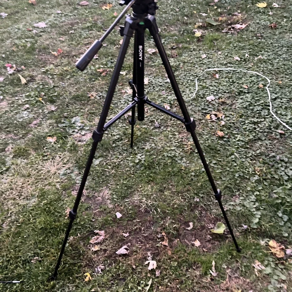 Sony VCT-R640 Video Camera Tripod Adjustable Legs